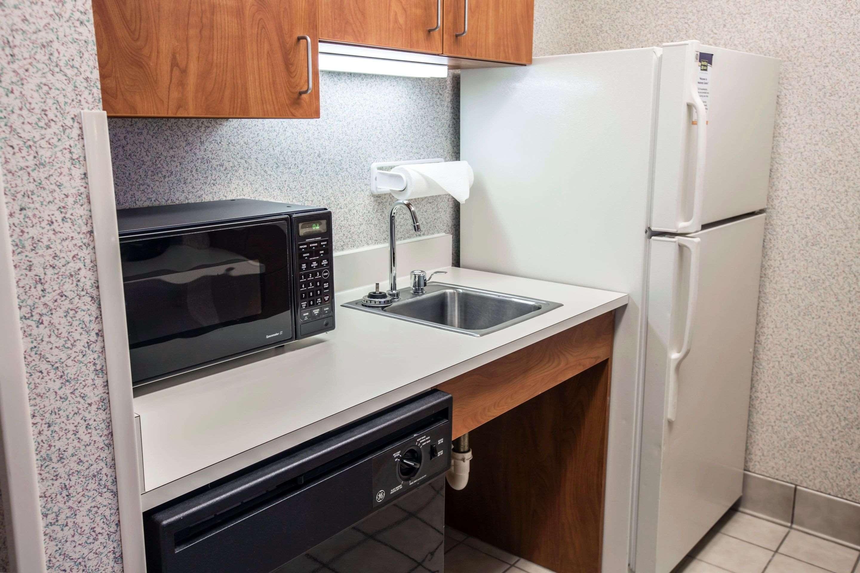 Mainstay Suites Wilmington - University Area Exterior photo